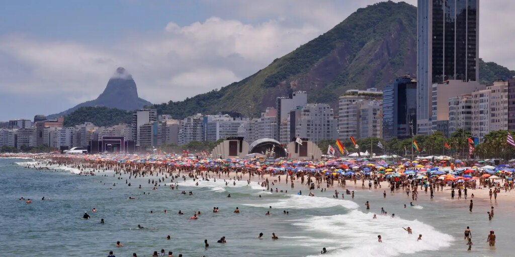 ressaca-leva-bombeiros-a-realizarem-547-salvamentos-nas-praias-do-rio