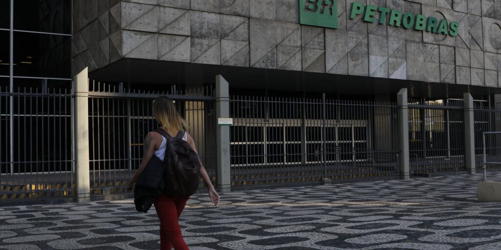 petrobras-confirma-vazamento-de-fluido-de-perfuracao-a-175-km-do-ap