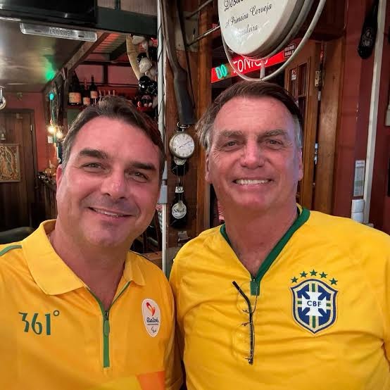 flavio-bolsonaro-anuncia-que-acionara-pt-na-justica