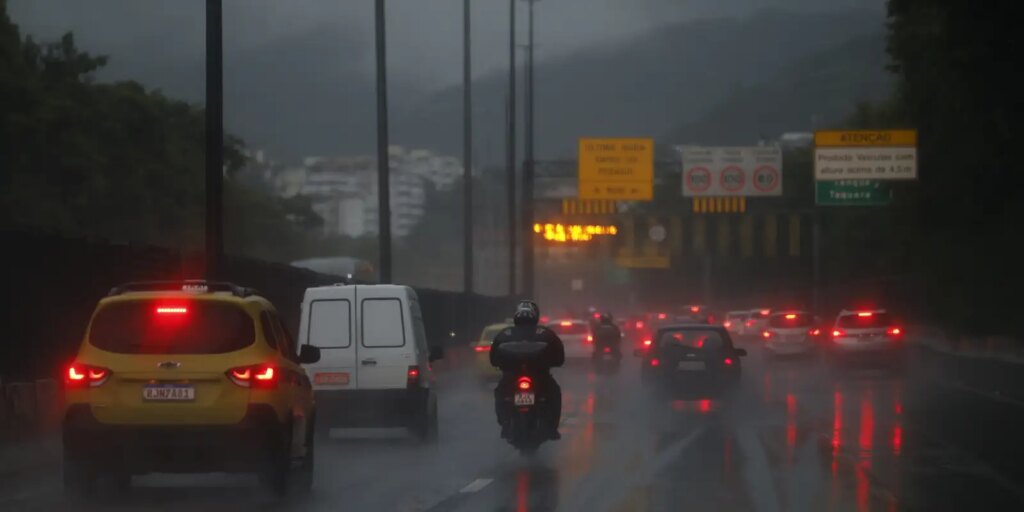 alagamentos-e-interdicoes-afetam-rodovias-no-rio-de-janeiro