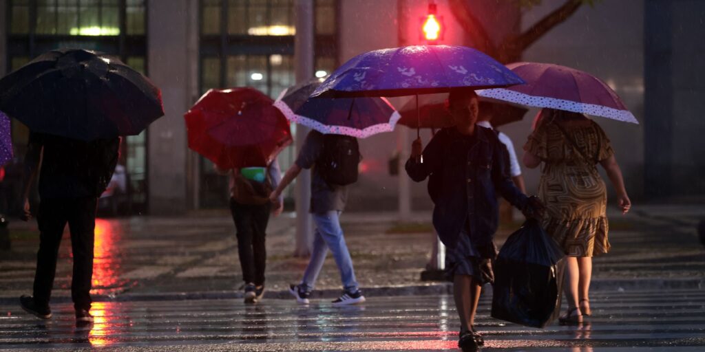 regioes-sudeste-e-nordeste-tem-alerta-vermelho-para-chuvas