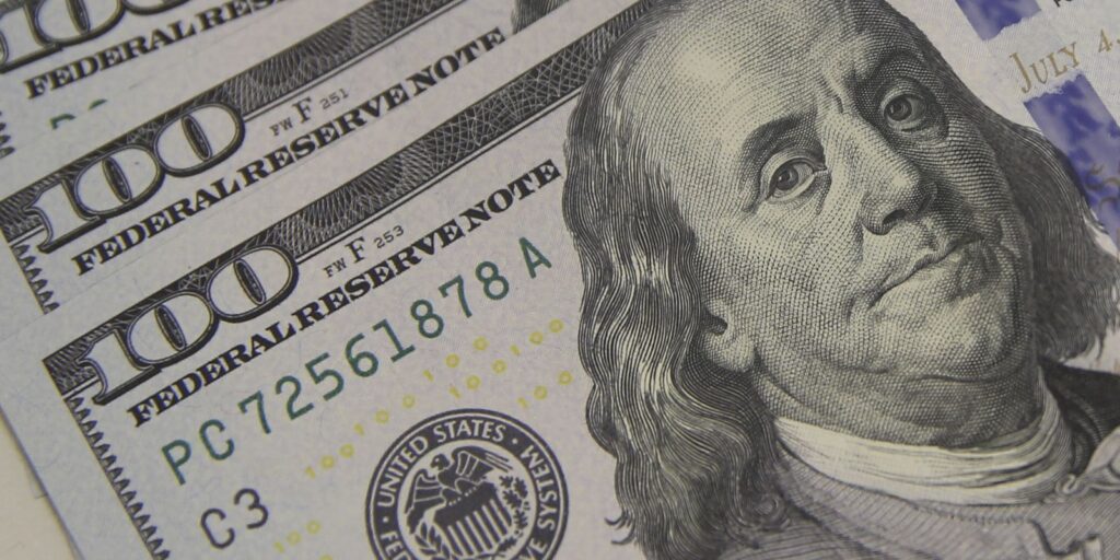 dolar-fecha-em-r$-5,28-com-preocupacoes-sobre-oriente-medio
