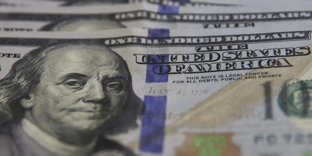 com-tensao-no-ira,-dolar-fecha-em-r$-5,32,-o-maior-valor-desde-janeiro