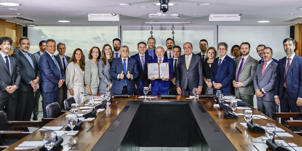 lula-sanciona-lei-antifaccao-e-ressalta-prisao-de-magnatas-do-crime