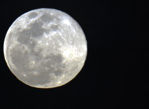 superlua-nao-aumenta-de-tamanho,-mas-se-aproxima-mais-da-terra