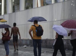 inmet:-maioria-das-regioes-tem-alerta-de-chuvas-intensas-nesta-quarta