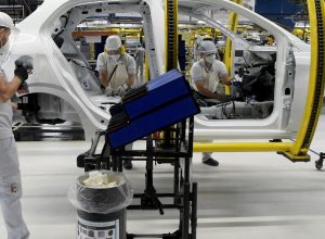 industria-fecha-2025-com-alta-de-0,6%,-pressionada-pelos-juros-altos