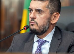 afastado-da-presidencia-pelo-stf,-bacellar-renova-licenca-na-alerj