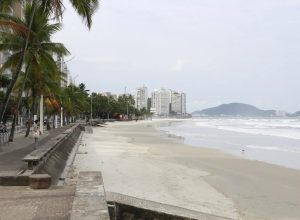 carnaval:-bombeiros-salvam-348-vitimas-de-afogamento-no-litoral-de-sp