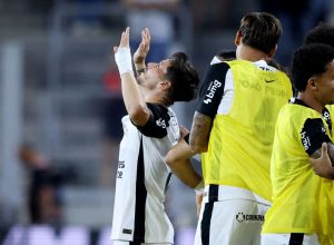 corinthians-e-eficiente-e-derrota-athletico-na-arena-da-baixada