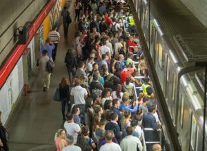 metro-demite-funcionario-apos-omissao-em-caso-de-assedio-na-estacao-se