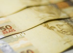 com-precatorios,-previsao-de-deficit-primario-sobe-para-r$-59,8-bi